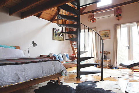 Harpsichord House - Accommodation Directory 2