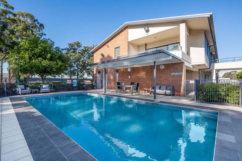 Hawkesbury Race Club Motel - Accommodation Directory 1