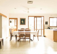 Hawthorn Holiday House - Accommodation Directory