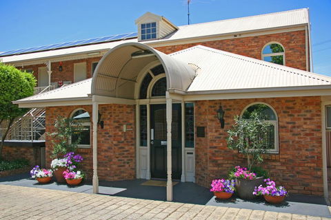 Hermitage Motor Inn - Accommodation Directory 1