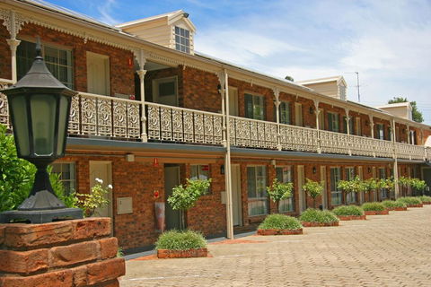 Hermitage Motor Inn - Accommodation Directory 2