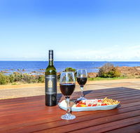 High Tide - Wallaroo Beachfront Property - Pet-Friendly - Accommodation Directory