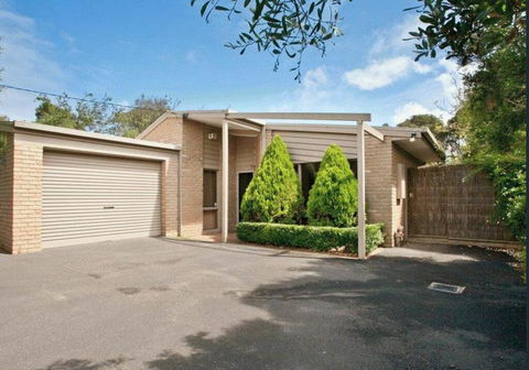 Hilltop Beach House: Newly Updated - Accommodation Directory 3