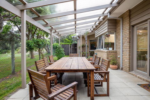 Hilltop Beach House: Newly Updated - Accommodation Directory 0