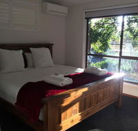 Holly House BnB - Accommodation Directory