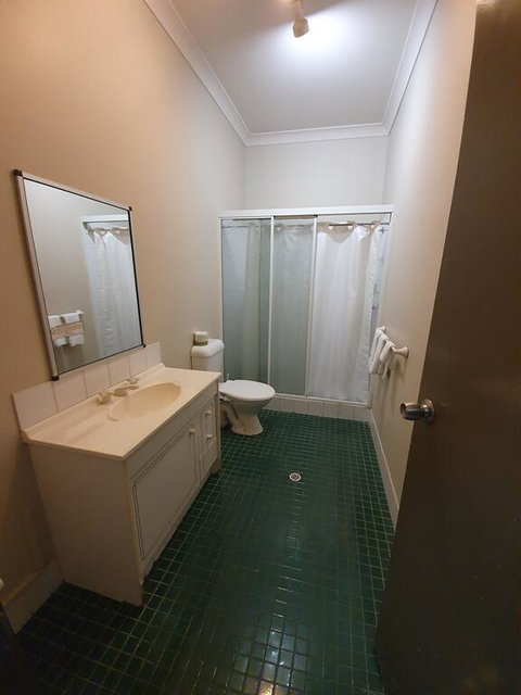Hotel Allen - Accommodation Directory 3