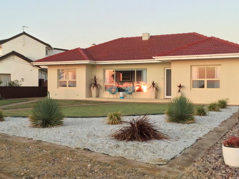 Jewel Of The South Beachside Holiday Rental - Accommodation Directory 0