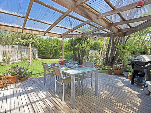 Just Beachy Beach House - Pet Friendly! - Accommodation Directory 3