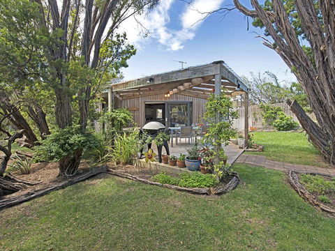 Just Beachy Beach House - Pet Friendly! - Accommodation Directory 2