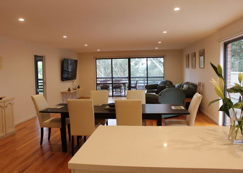 Kanburra House - Accommodation Directory 0