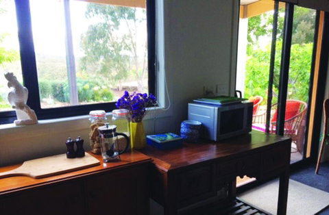 Kangaroo Hill Studio - Accommodation Directory 0