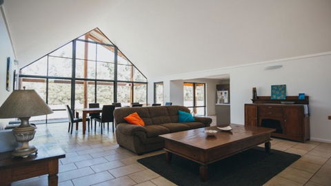 Kangaroo Retreat - Accommodation Directory 0
