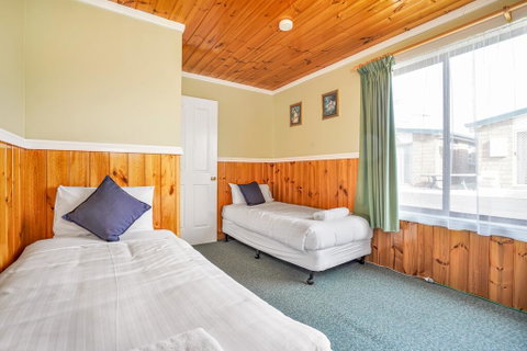 Kellraine Holiday Units - Accommodation Directory 3