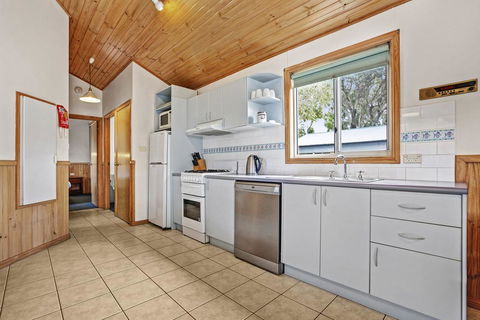 Kendalls Beach Holiday Park - Accommodation Directory 2