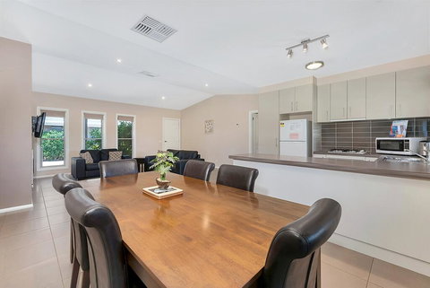 Kennedy Holiday Villas - Accommodation Directory 1