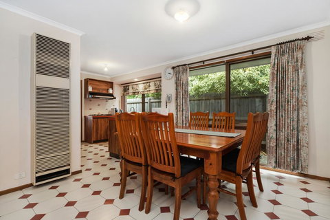 Kennington Cottage - Accommodation Directory 2