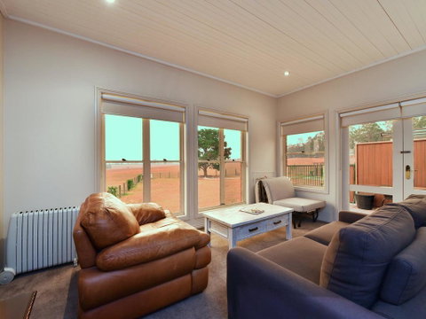 King I - You Can Honestly Walk To Bimbadgen And Hope Estate Concerts - Accommodation Directory 1