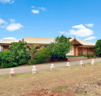 King III - you can honestly walk to Bimbadgen and Hope Estate concerts - Accommodation Directory