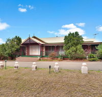 King Retreat Estate - you can honestly walk to Bimbadgen and Hope Estate concerts - Accommodation Directory