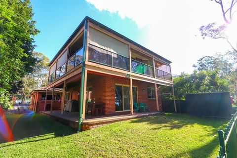 Kingfisher LakeHouse - Accommodation Directory 0