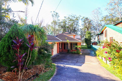 Kingfisher LakeHouse - Accommodation Directory 1