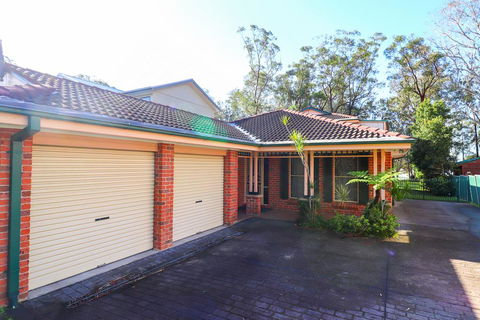Kingfisher LakeHouse - Accommodation Directory 2