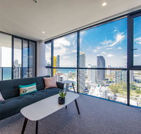 KOZYGURU BROADBEACH AMAZING VIEW 2 BED APT  FREE PARKING WALK TO BEACH QBR004 - Accommodation Directory