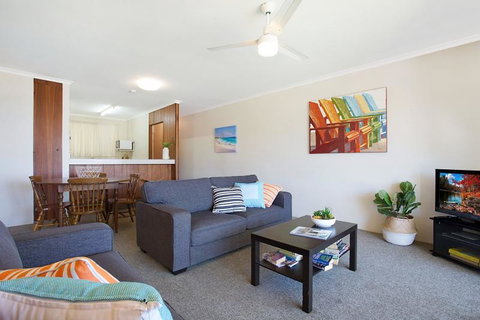 Kurrawa Lodge - Accommodation Directory 2
