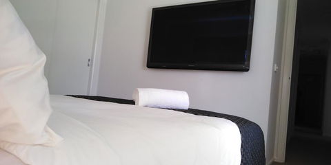 Lakeside Retreat & Business - Accommodation Directory 1