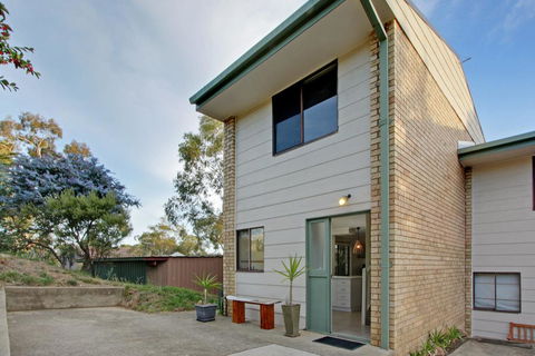 Lakeside Townhouse - Accommodation Directory 0