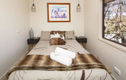 Lakeside Townhouse - Accommodation Directory 3