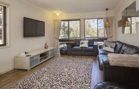 Lakeside Townhouse - Accommodation Directory 2