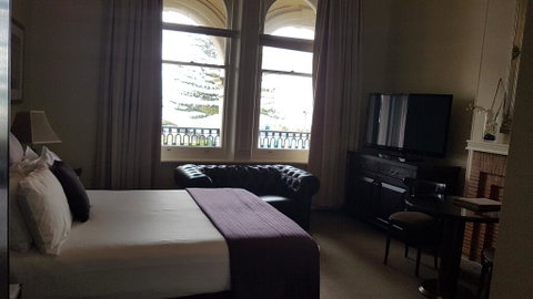 Largs Pier Hotel - Accommodation Directory 2