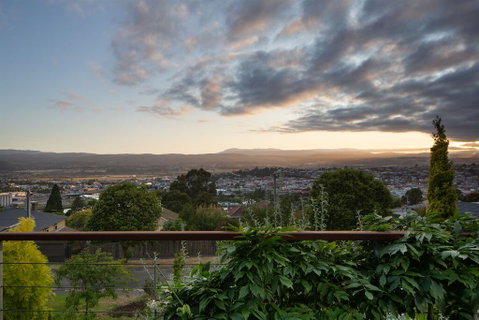 Launceston Lookout - Accommodation Directory 2