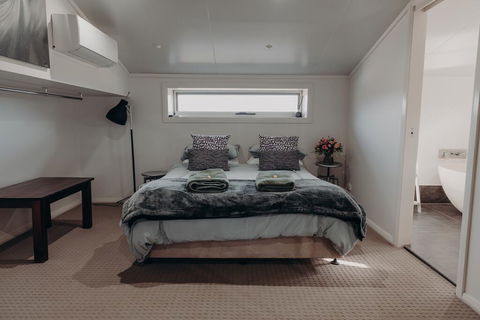 Lazy River Estate Boat House Villa - Accommodation Directory 1