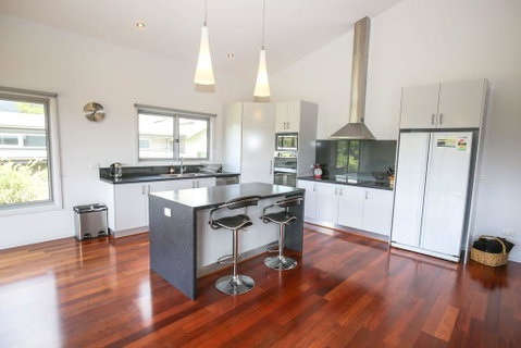 Leader Views - Accommodation Directory 3