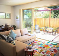 Lil Yoorana - New Cozy Modern - 4 min walk to town - Close to everything - Accommodation Directory