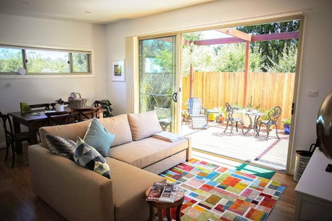 Lil Yoorana - New Cozy Modern - 4 Min Walk To Town - Close To Everything - Accommodation Directory 0