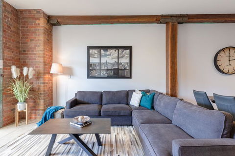 Luxury 3 Brm 2 Bath Woolstore Apt With Courtyard - Accommodation Directory 2