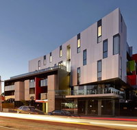 Luxury large modern apartment close to city parks shops and public transport - Accommodation Directory