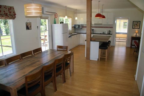 Maple House - The Ideal Retreat For Family And Friends. - Accommodation Directory 2