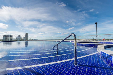 Meriton Suites Southport - Accommodation Directory 2