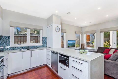 Merri Place - Accommodation Directory 2
