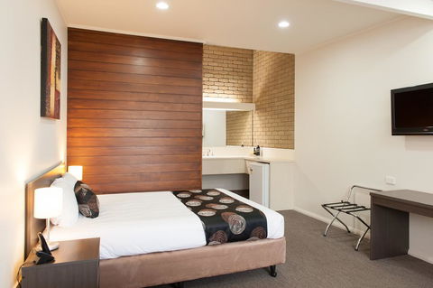 Mitchell On Main - Accommodation Directory 3