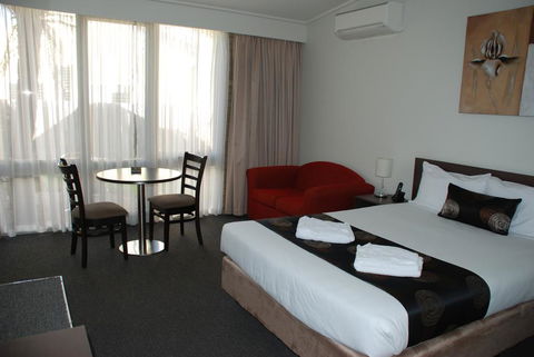 Mitchell On Main - Accommodation Directory 1