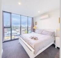 Modern Luxury 3 Bedroom Apartment with Sea Views - Accommodation Directory