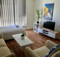 Modern Unit Near To Surfers Paradise - Accommodation Directory