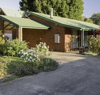 Monty's on Lumley Drive - Accommodation Directory
