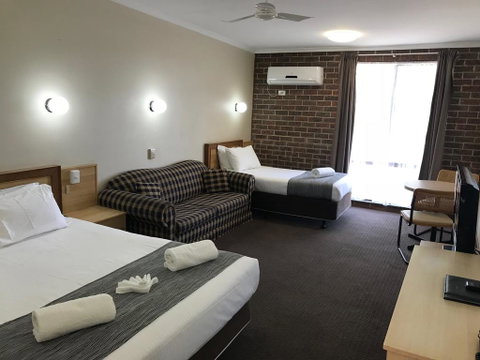 Moonraker Motor Inn - Accommodation Directory 3