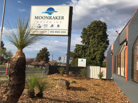 Moonraker Motor Inn - Accommodation Directory 0